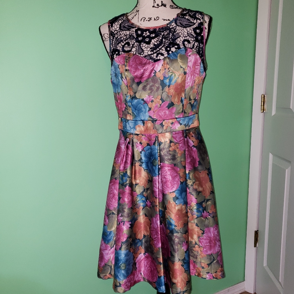 Tatyana Floral Lacey Dress size X-Large